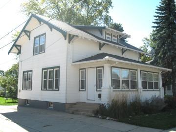 7 W Geneva St, Elkhorn, WI 53121
