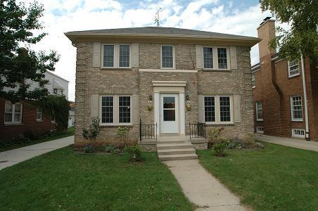 4027 N Bartlett Ave 4029, Shorewood, WI 53211