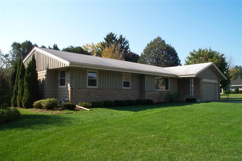 12585 Robinwood St., Brookfield, WI 53005