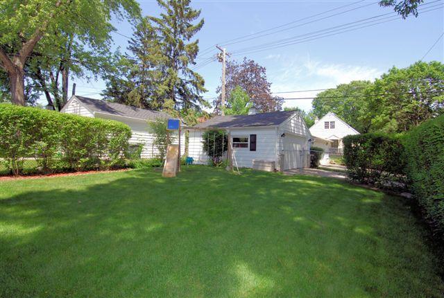 2404 N 89th St., Wauwatosa, WI 53226