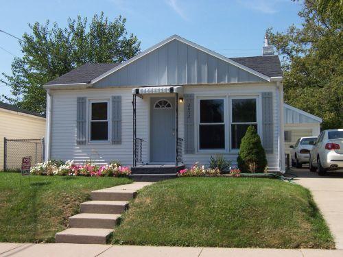 2052 Indiana St., Racine, WI 53405