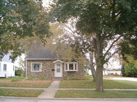 1221 Flambeau St., Manitowoc, WI 54220