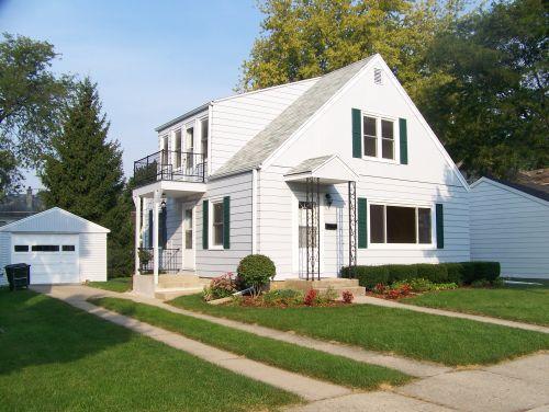 2129 N 85th St., Wauwatosa, WI 53226