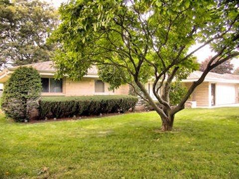 5463 N 24th St., Glendale, WI 53209