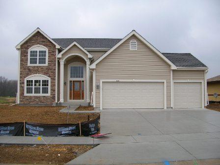 1326 Waters Edge Dr., Oconomowoc, WI 53066