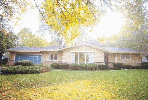 12037 Northridge Tr., Hales Corners, WI 54130