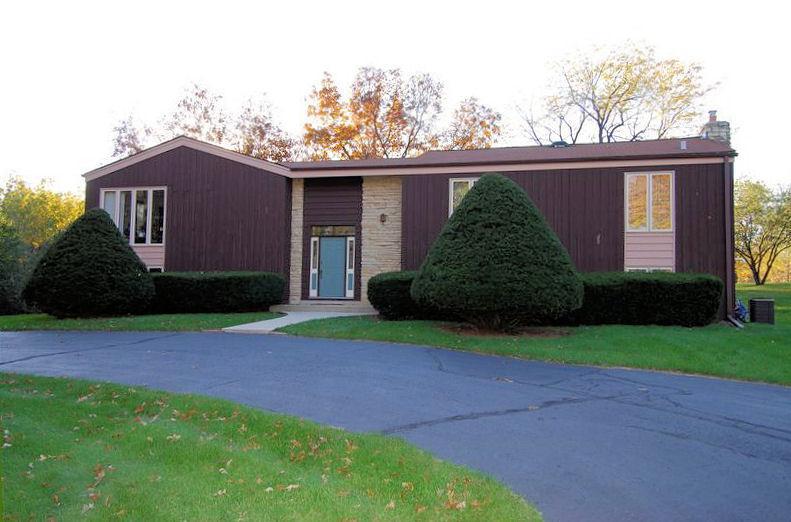 W313S7611 Spring Ln., Mukwonago, WI 53149