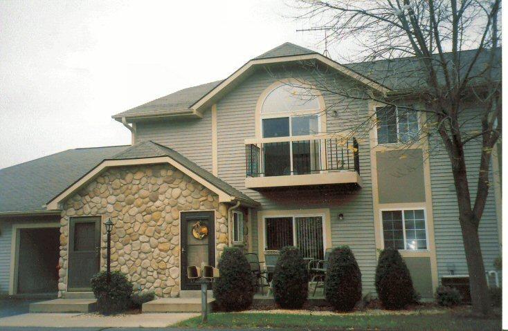 324 E Washington St. #7, Slinger, WI 53086