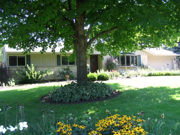 16165 Cumberland Trl, Brookfield, WI 53005