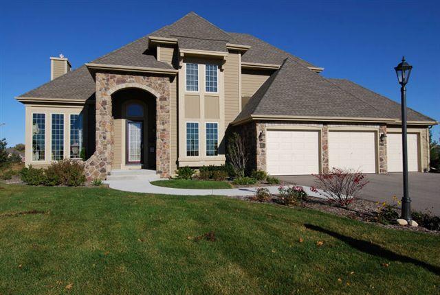 1726 Cool Water Crescent, Oconomowoc, WI 53066