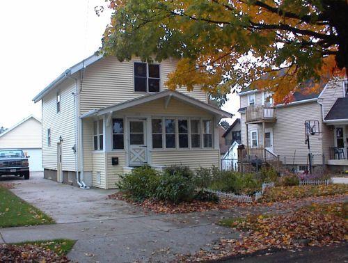 1623 S 13th St, Manitowoc, WI 54220