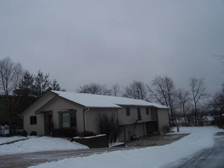 1282 Sunnyridge Rd, Pewaukee, WI 53072