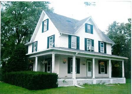 W360N6255 Brown St, Oconomowoc, WI 53066