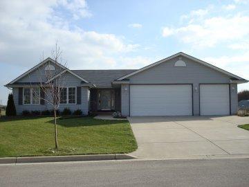 410 Emerald Ct., Fredonia, WI 53021