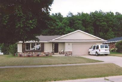 8990 S Carollton Dr., Oak Creek, WI 53154