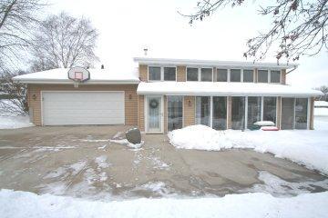 827 E Kings Ridge Ct., West Bend, WI 53090