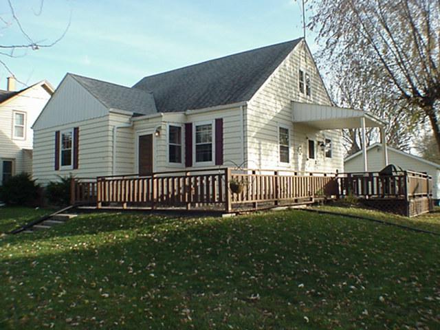 523 Maple Ave, Hartford, WI 53027