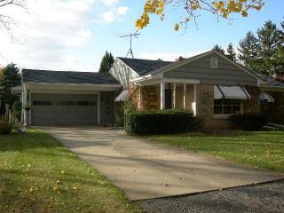 2383 N 102nd St., Wauwatosa, WI 53226