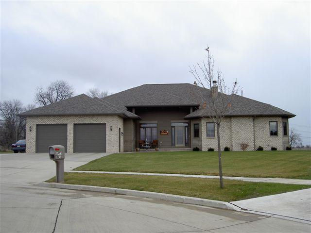 801 Sarah Miles Ct., Manitowoc, WI 54220