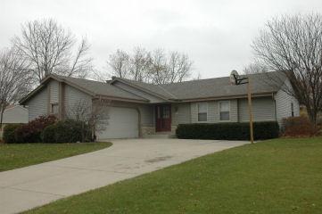 W145N5124 Stone Dr, Menomonee Falls, WI 53051