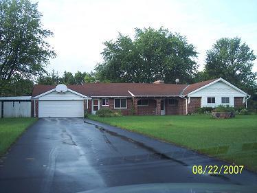 1023 W Sierra Ln., Mequon, WI 53092