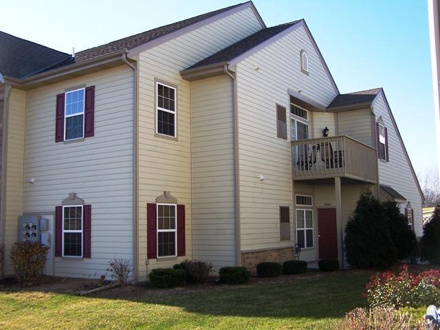 8650 S Roxbury Way, Oak Creek, WI 53154