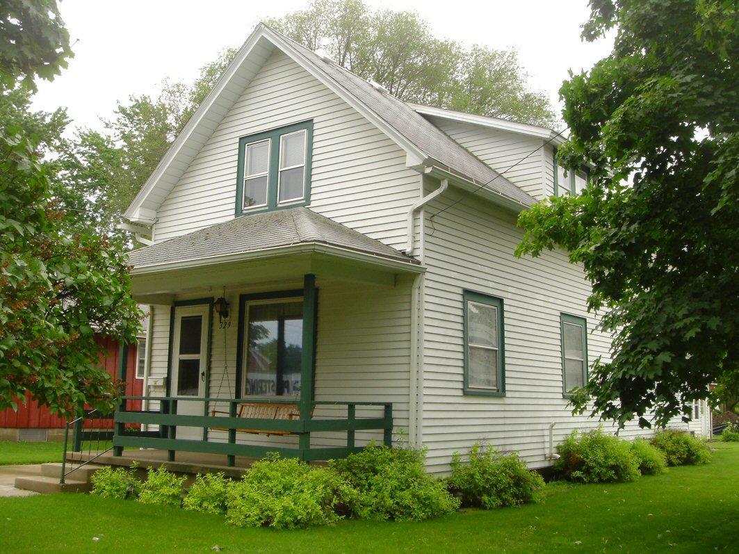 329 W Roberta Ave., Waukesha, WI 53186