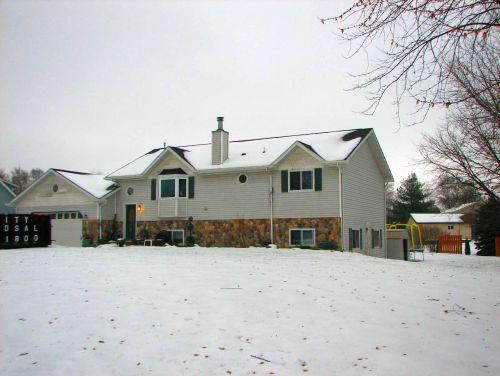 W233S8660 Chateau Ln, Vernon, WI 53103