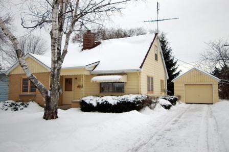 979 Lincoln Dr., West Bend, WI 53095