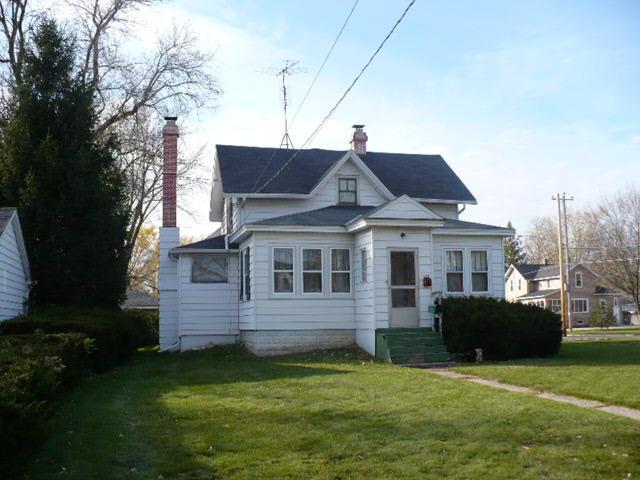 804 S Silver Lake St., Oconomowoc, WI 53066