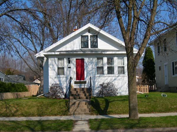 1233 S 19th St., La Crosse, WI 54601