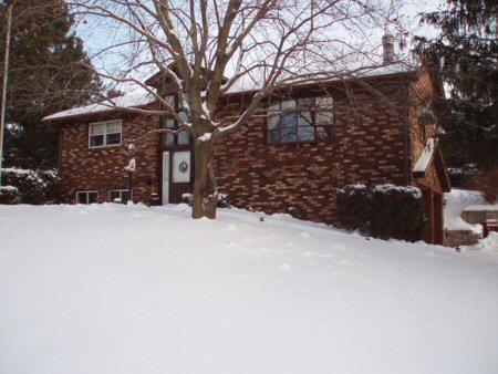 116 Oakview Dr., Slinger, WI 53086