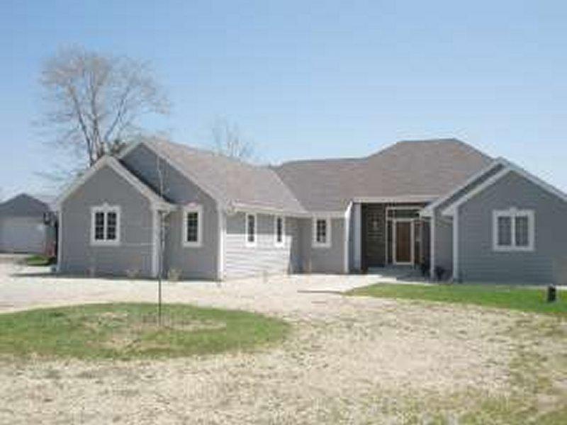 5690 S State Highway 144, West Bend, WI 53095