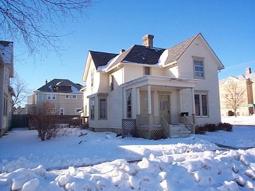 734 N 10th St, Manitowoc, WI 54220