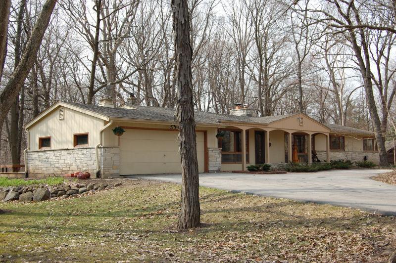 1925 Westmoor Ter, Elm Grove, WI 53122