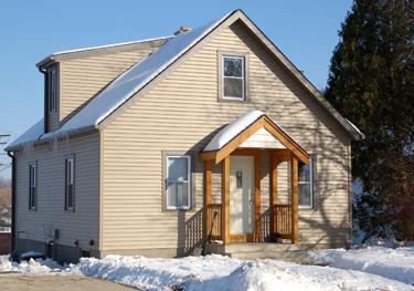 618 Roosevelt Dr., West Bend, WI 53090