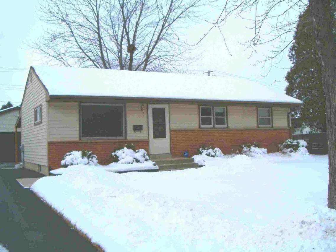 813 Meadowview, Mukwonago, WI 53149