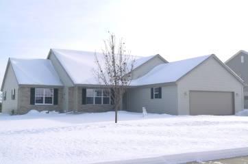 8450 S Golden Lake Way, Franklin, WI 53132
