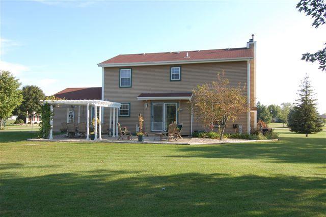 S82W32699 Paradise Ln, Mukwonago, WI 53149