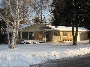 2440 W Suelane Rd, Glendale, WI 53209