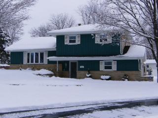 505 Amherst Pl., Waukesha, WI 53188