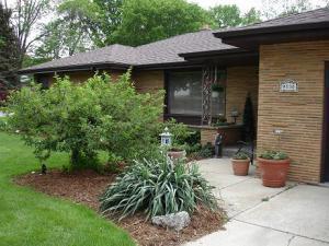 9530 W Fiebrantz, Wauwatosa, WI 53222