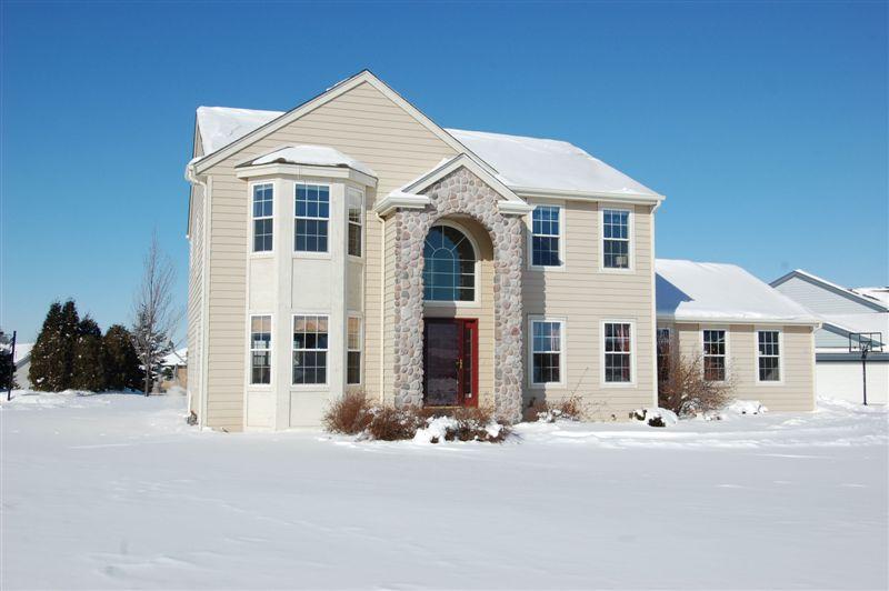 303 Jonathan Dr., Pewaukee, WI 53072