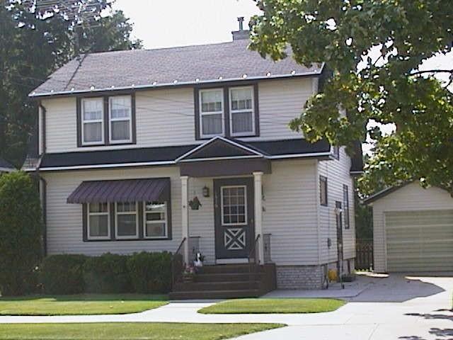 1616 Emmet St, Two Rivers, WI 54241