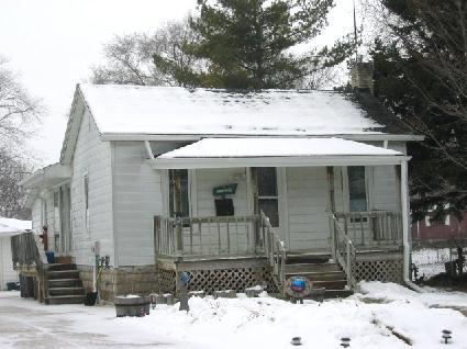 151 Ormsby St, Pewaukee, WI 53072