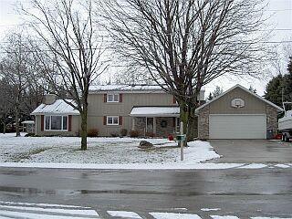 5133 Edgewood Ln., Manitowoc, WI 54220