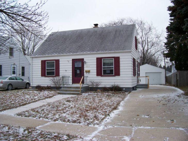 1917 30th St., Kenosha, WI 53140