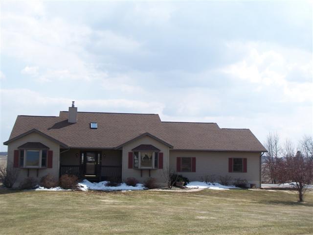 E7201 Oak Knoll Dr., Viroqua, WI 54665