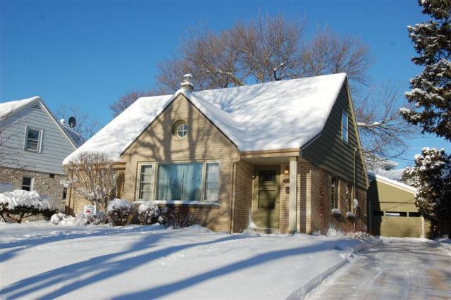 8530 Glencoe Cir., Wauwatosa, WI 53226