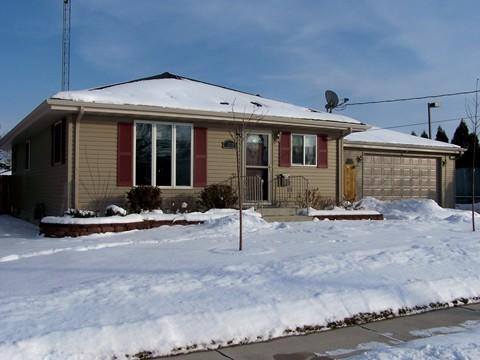 1219 S 36th St., Manitowoc, WI 54220